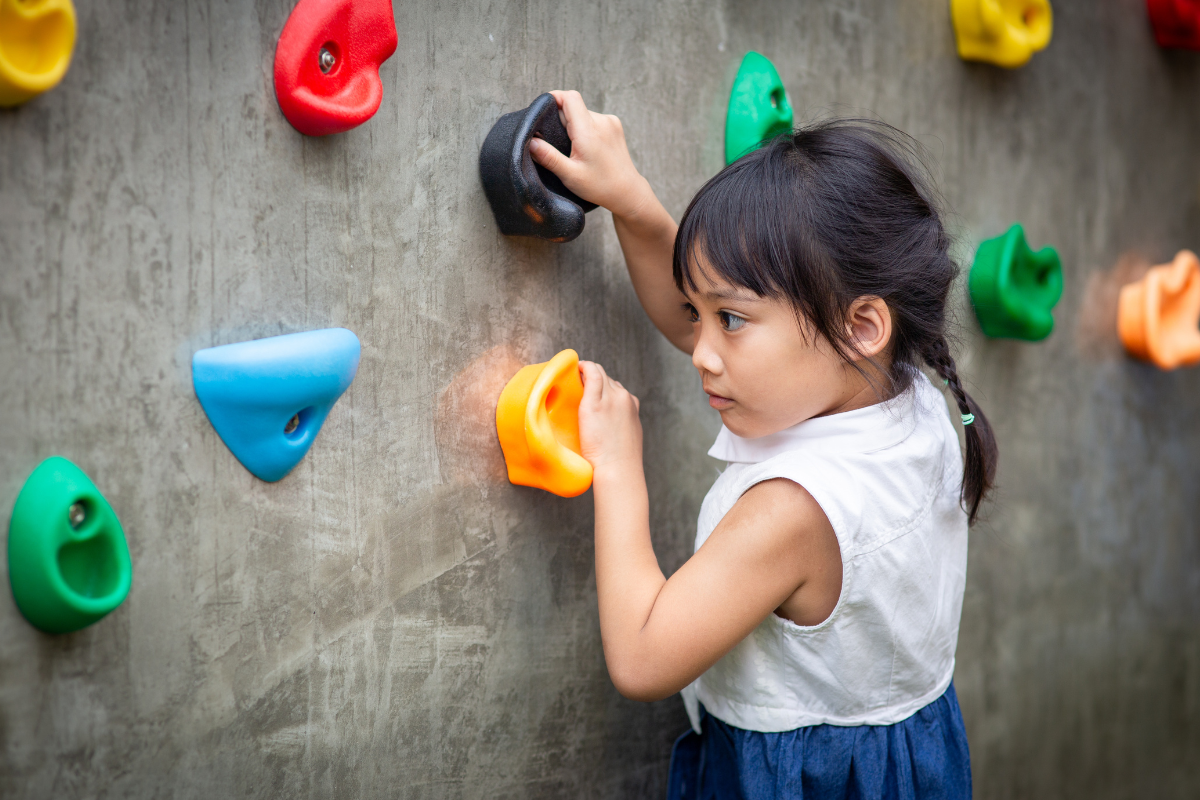 Cómo Hacer un Muro de Escalada para Niños